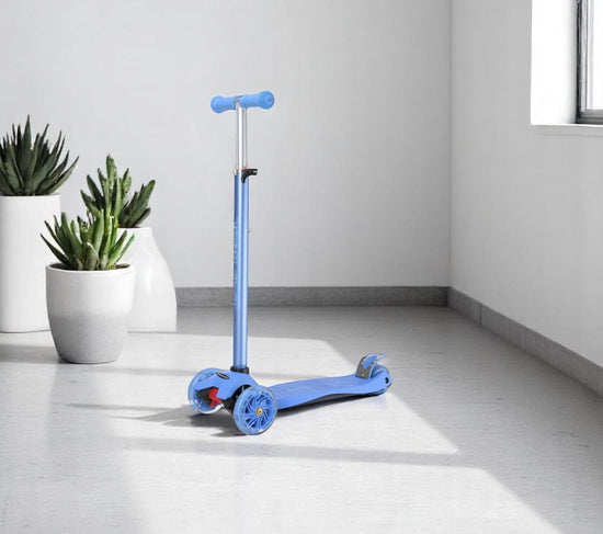 Scooter "Action lightning wheels with a foot rear brake (blue)