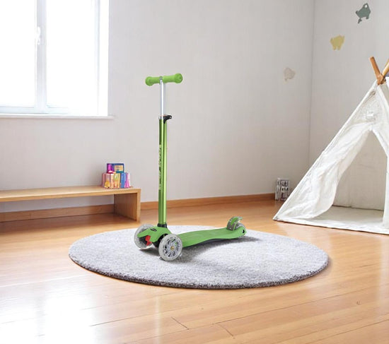 Scooter "Action lightning wheels with a foot rear brake (green)