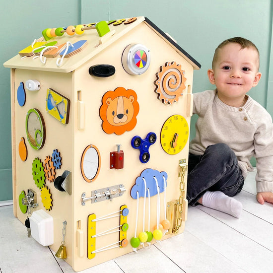 Foldable busy house Montassori "Lion" 55x35x35