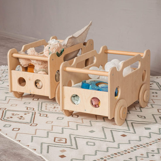 Box on wheels for storing children&